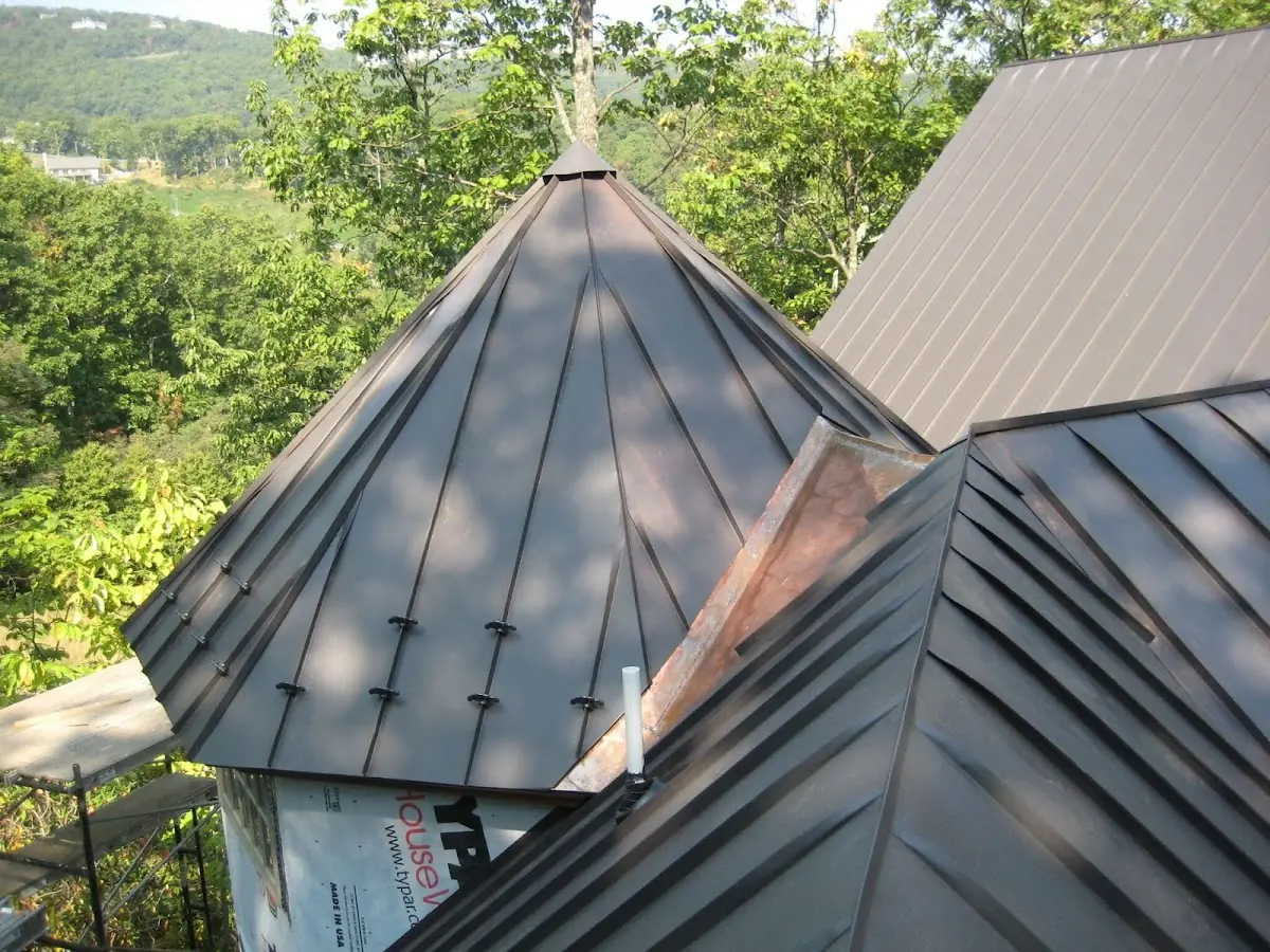 Professional Roof Tarp Installation by Craftsman Roofing in Goldleaf